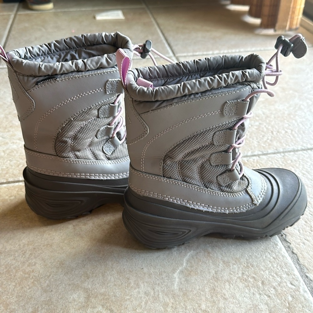 Like New Size 1 Girls North Face Waterproof gray with lavender winter boots